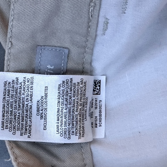 Columbia dress pants. A shell color 30w 32 inseam. 100% cotton - Picture 12 of 14